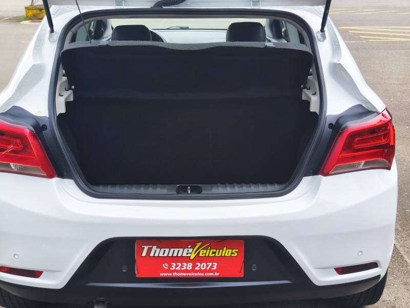 CHEVROLET - ONIX - 2018/2018 - Branca - R$ 63.900,00
