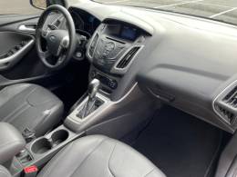 FORD - FOCUS - 2015/2015 - Dourada - R$ 49.900,00