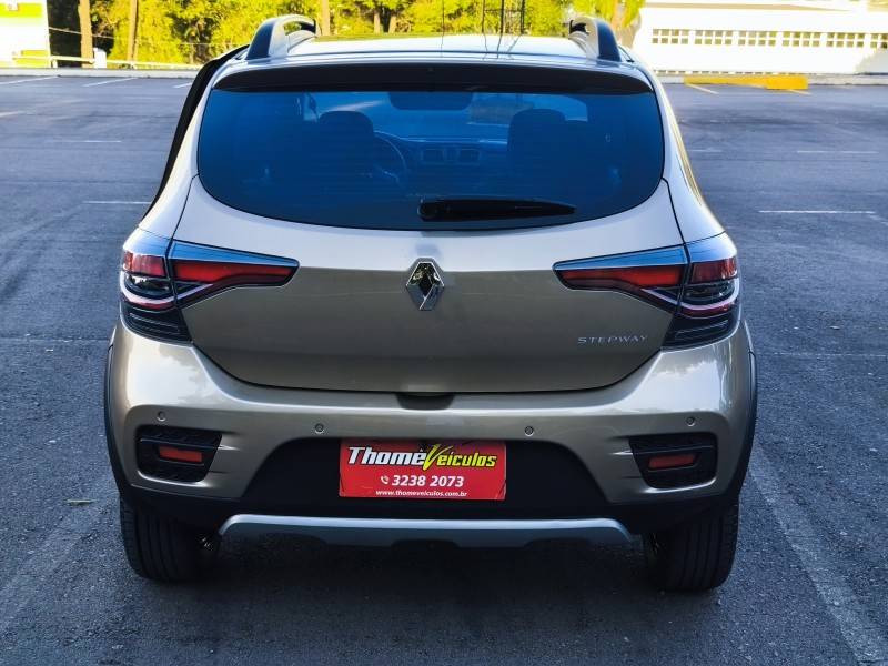 RENAULT - SANDERO - 2024/2024 - Dourada - R$ 79.900,00