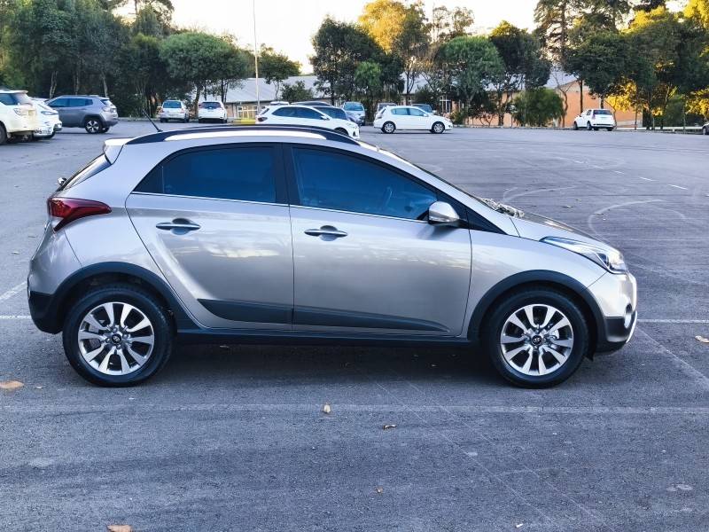 HYUNDAI - HB20X - 2017/2017 - Dourada - R$ 69.900,00