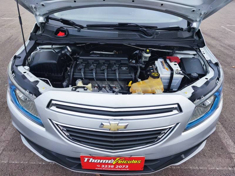 CHEVROLET - ONIX - 2015/2015 - Prata - R$ 48.900,00