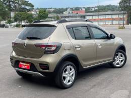 RENAULT - SANDERO - 2022/2022 - Dourada - R$ 67.900,00