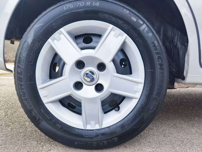 FORD - FIESTA - 2009/2009 - Prata - R$ 28.900,00
