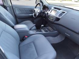 TOYOTA - HILUX - 2015/2015 - Prata - R$ 111.900,00