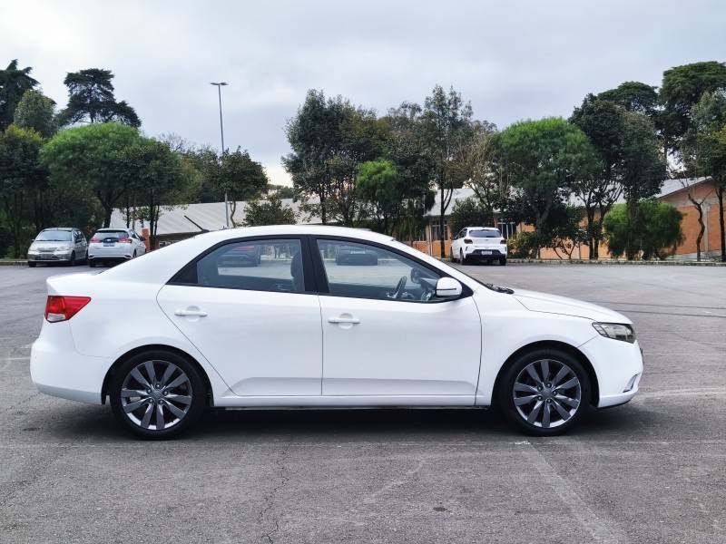 KIA MOTORS - CERATO - 2013/2013 - Branca - R$ 49.900,00