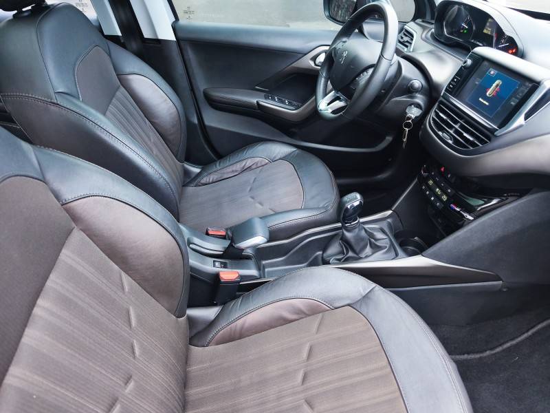 PEUGEOT - 2008 - 2017/2017 - Prata - R$ 57.900,00