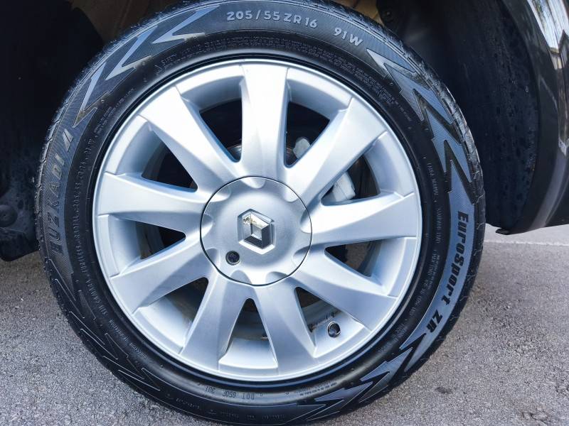 RENAULT - MÉGANE - 2010/2011 - Preta - R$ 31.900,00
