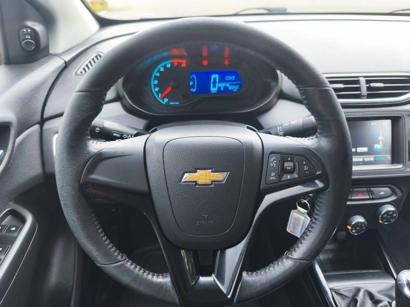 CHEVROLET - ONIX - 2018/2018 - Branca - R$ 63.900,00