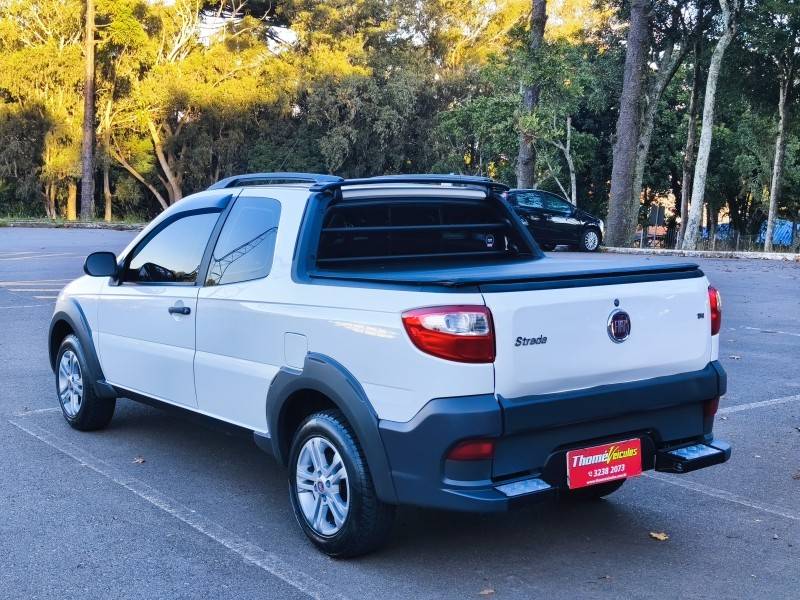 FIAT - STRADA - 2015/2015 - Branca - R$ 64.900,00
