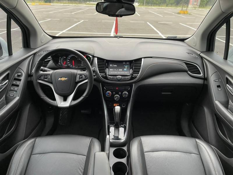 CHEVROLET - TRACKER - 2017/2017 - Prata - R$ 86.900,00