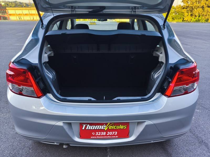 CHEVROLET - ONIX - 2018/2018 - Prata - R$ 48.900,00