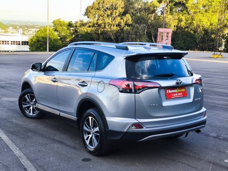 TOYOTA - RAV4 - 2018/2018 - Prata - R$ 119.900,00