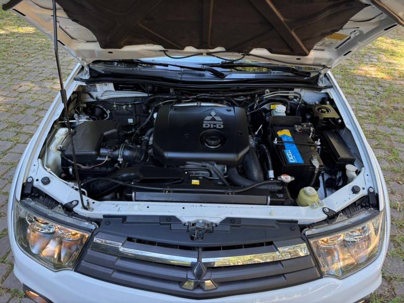 MITSUBISHI - L200 TRITON - 2015/2015 - Branca - R$ 125.900,00
