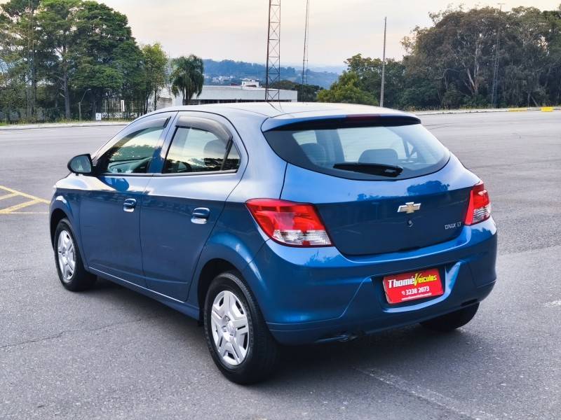 CHEVROLET - ONIX - 2015/2015 - Prata - R$ 46.900,00