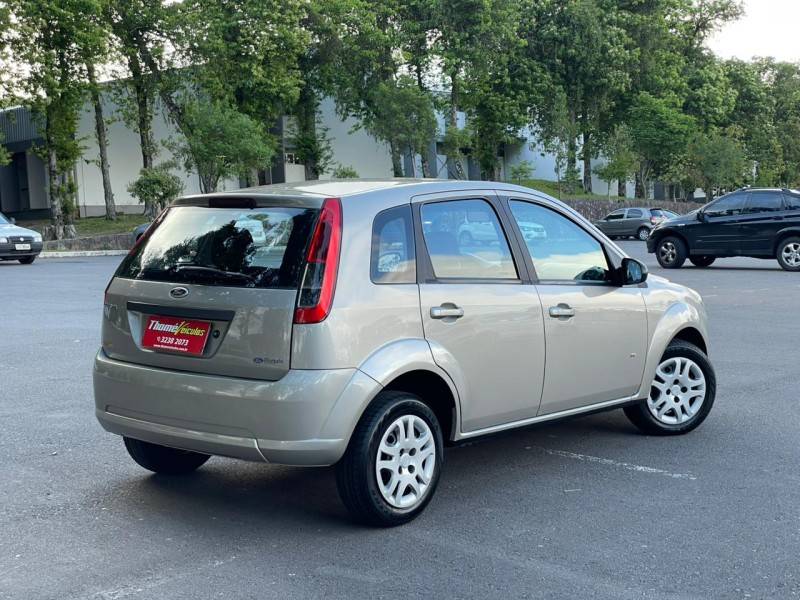 FORD - FIESTA - 2014/2014 - Dourada - R$ 32.900,00