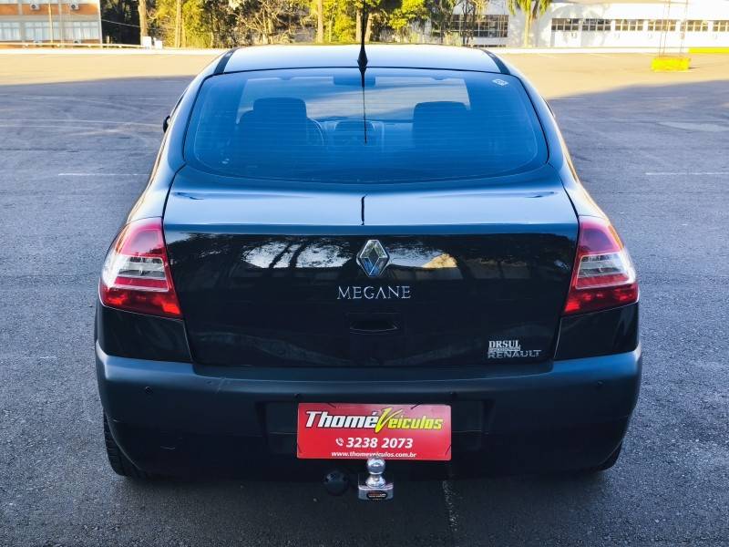 RENAULT - MÉGANE - 2010/2011 - Preta - R$ 31.900,00