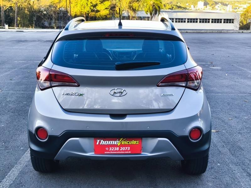 HYUNDAI - HB20X - 2017/2017 - Dourada - R$ 69.900,00
