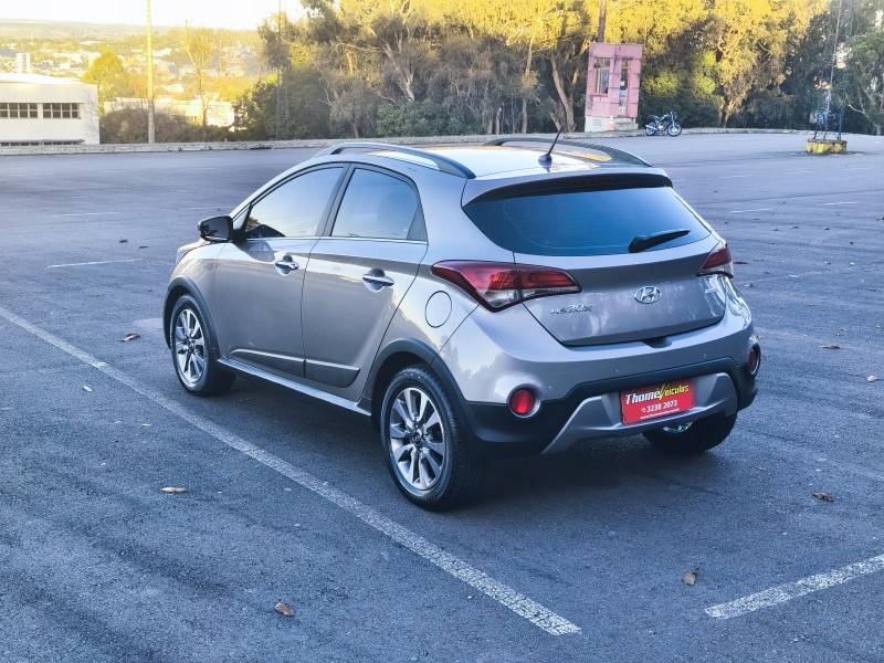 HYUNDAI - HB20X - 2017/2017 - Dourada - R$ 69.900,00