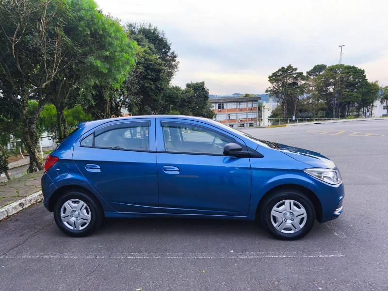 CHEVROLET - ONIX - 2015/2015 - Prata - R$ 46.900,00