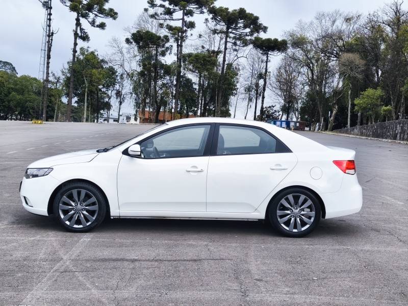 KIA MOTORS - CERATO - 2013/2013 - Branca - R$ 49.900,00