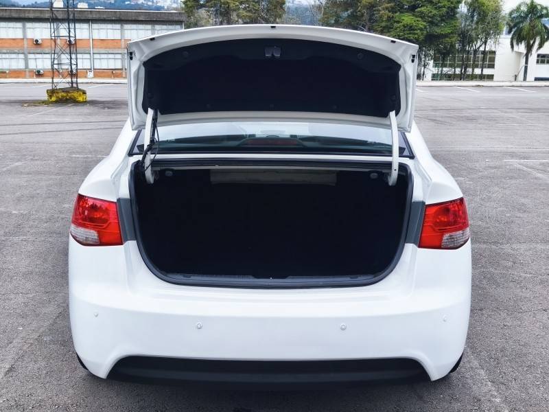 KIA MOTORS - CERATO - 2013/2013 - Branca - R$ 49.900,00