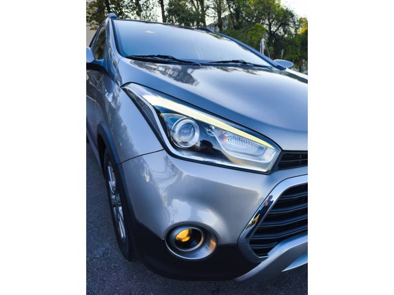 HYUNDAI - HB20X - 2017/2017 - Dourada - R$ 69.900,00