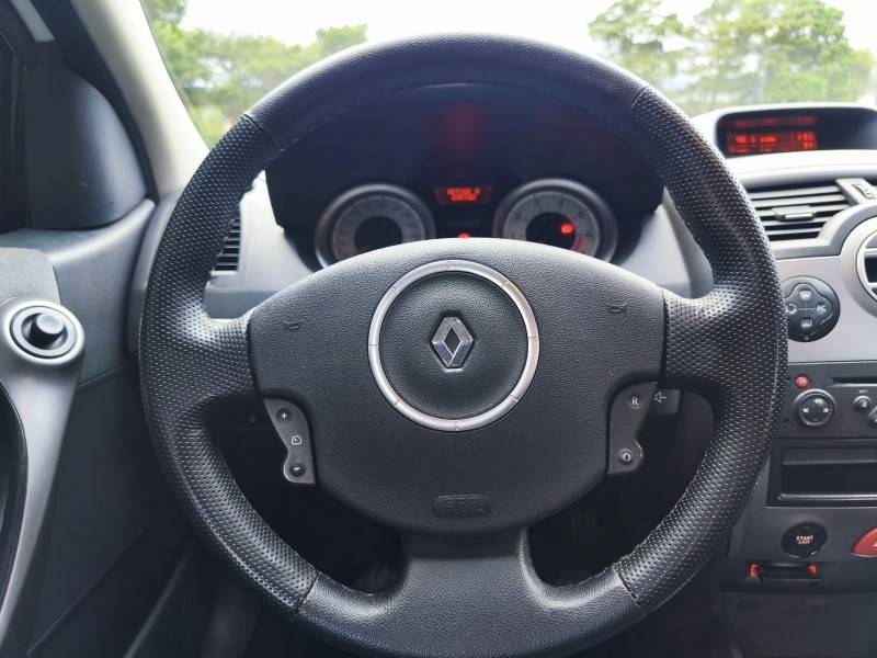 RENAULT - MÉGANE - 2011/2011 - Branca - R$ 34.900,00