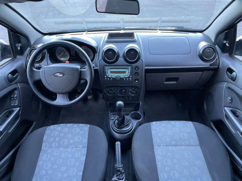 FORD - FIESTA - 2014/2014 - Preta - R$ 33.900,00