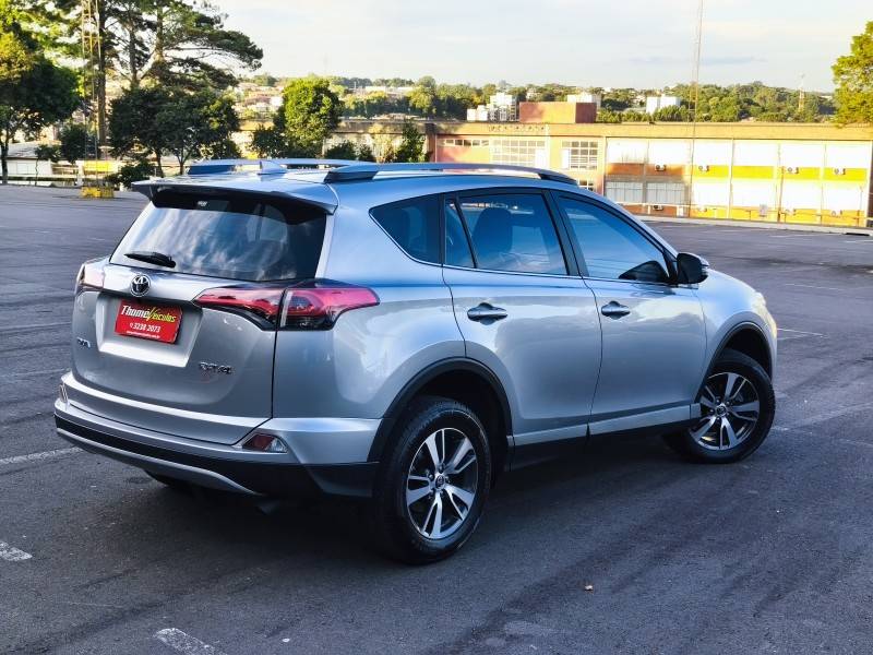 TOYOTA - RAV4 - 2018/2018 - Prata - R$ 119.900,00