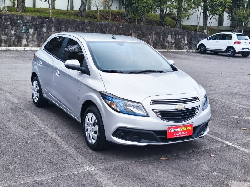 CHEVROLET - ONIX - 2015/2015 - Prata - R$ 48.900,00