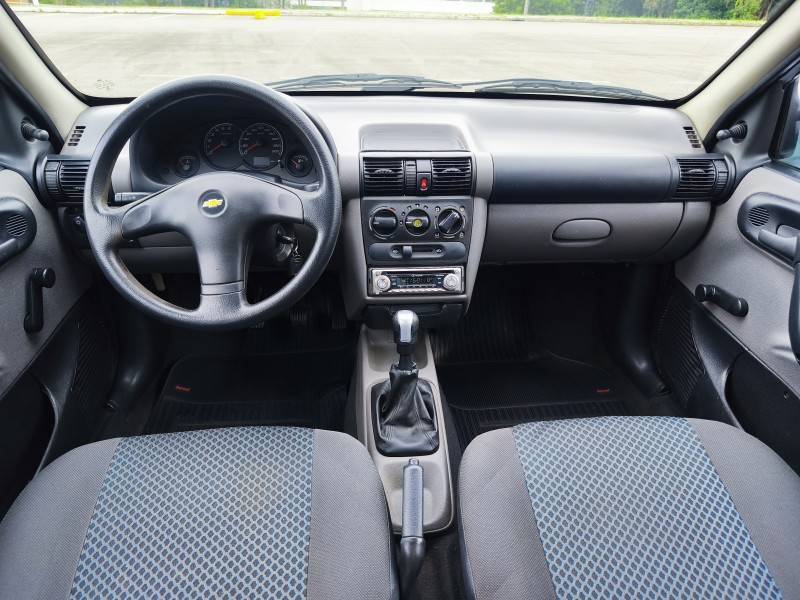 CHEVROLET - CLASSIC - 2013/2013 - Prata - R$ 29.900,00