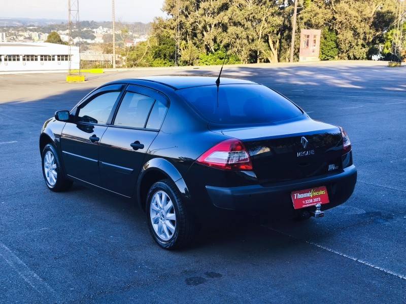 RENAULT - MÉGANE - 2010/2011 - Preta - R$ 31.900,00