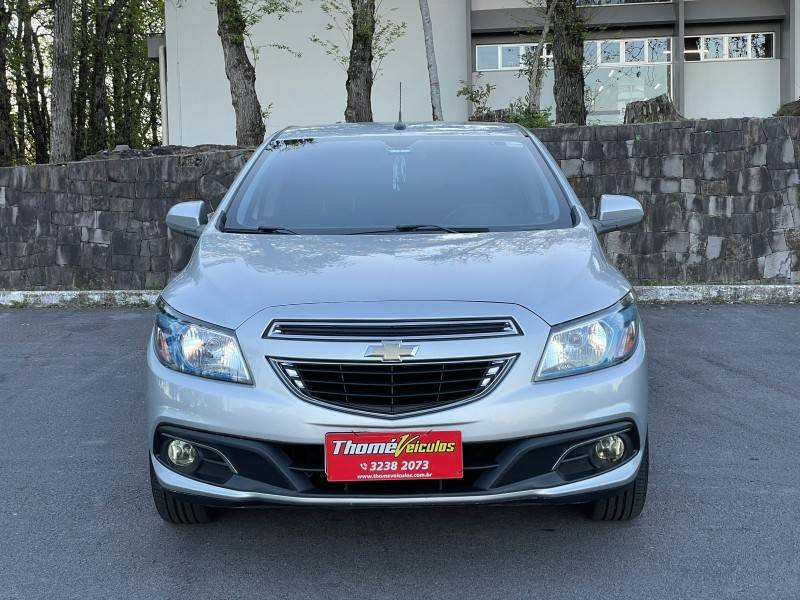 CHEVROLET - ONIX - 2015/2015 - Prata - R$ 49.900,00