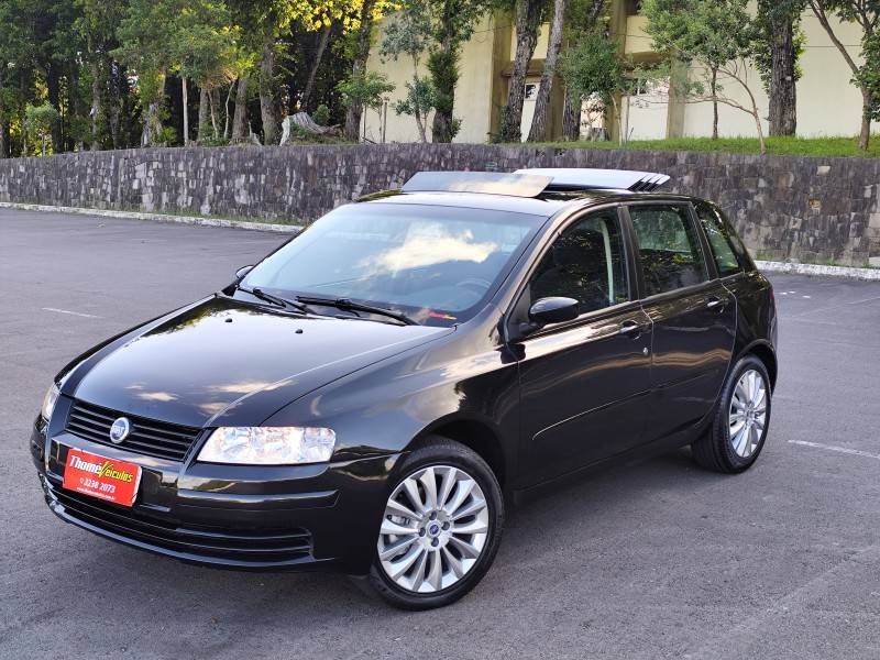 FIAT - STILO - 2005/2006 - Preta - R$ 28.900,00