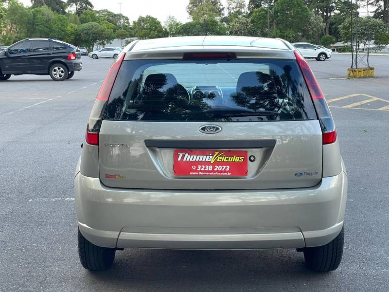 FORD - FIESTA - 2014/2014 - Dourada - R$ 31.900,00