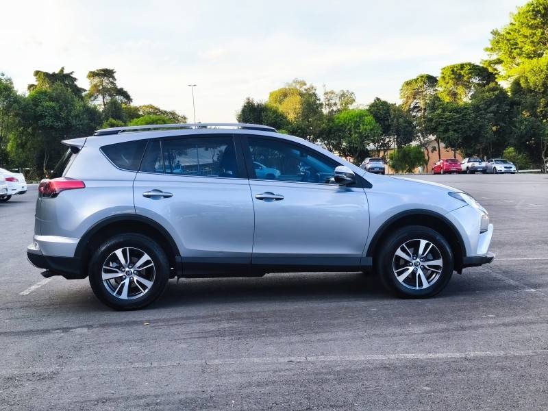 TOYOTA - RAV4 - 2018/2018 - Prata - R$ 119.900,00