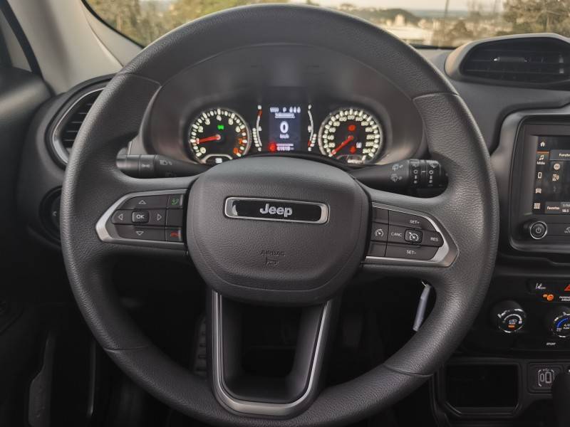 JEEP - RENEGADE - 2023/2023 - Branca - R$ 103.900,00