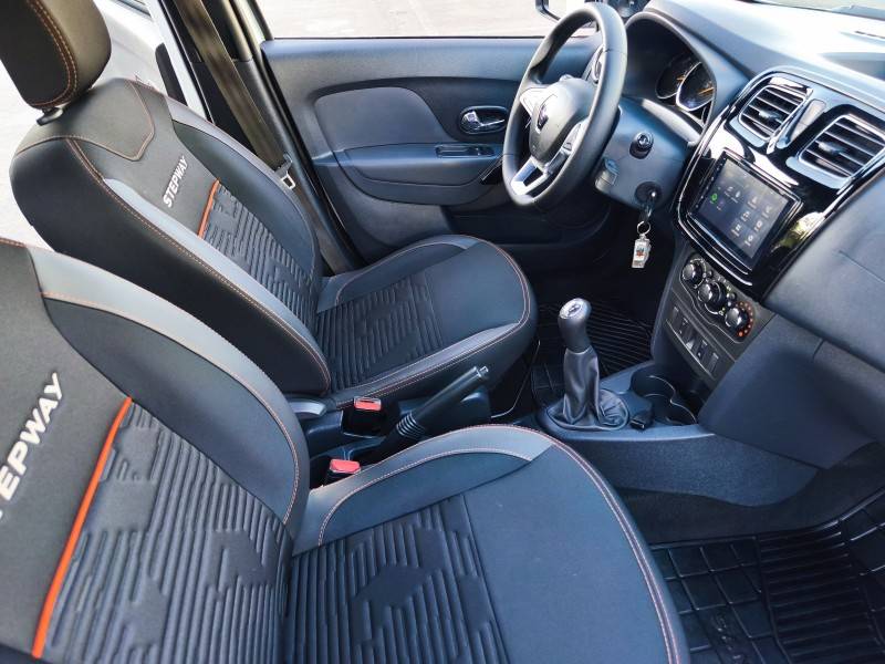 RENAULT - SANDERO - 2022/2022 - Branca - R$ 66.900,00