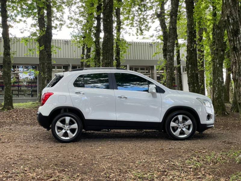 CHEVROLET - TRACKER - 2014/2014 - Branca - R$ 65.900,00
