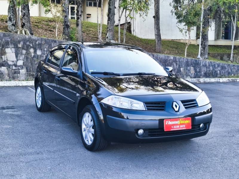 RENAULT - MÉGANE - 2010/2011 - Preta - R$ 31.900,00