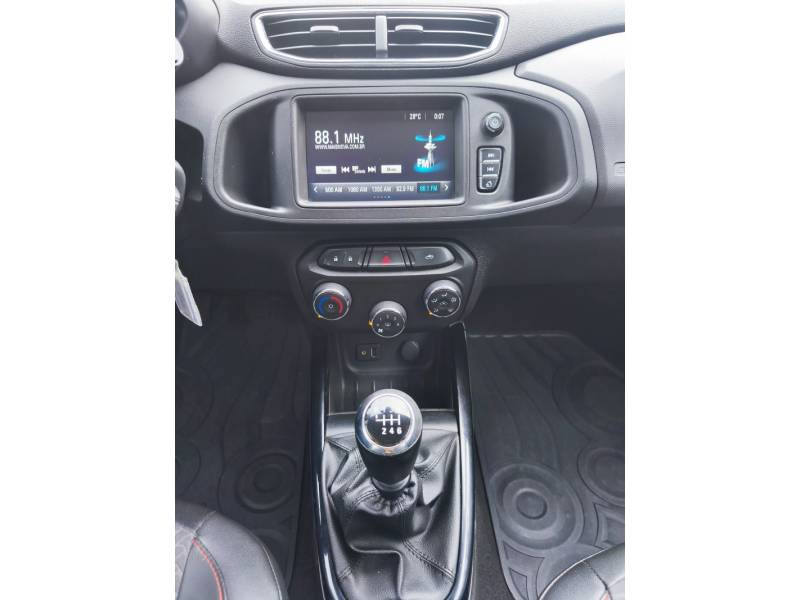 CHEVROLET - ONIX - 2018/2018 - Branca - R$ 63.900,00