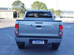 TOYOTA - HILUX - 2015/2015 - Prata - R$ 111.900,00