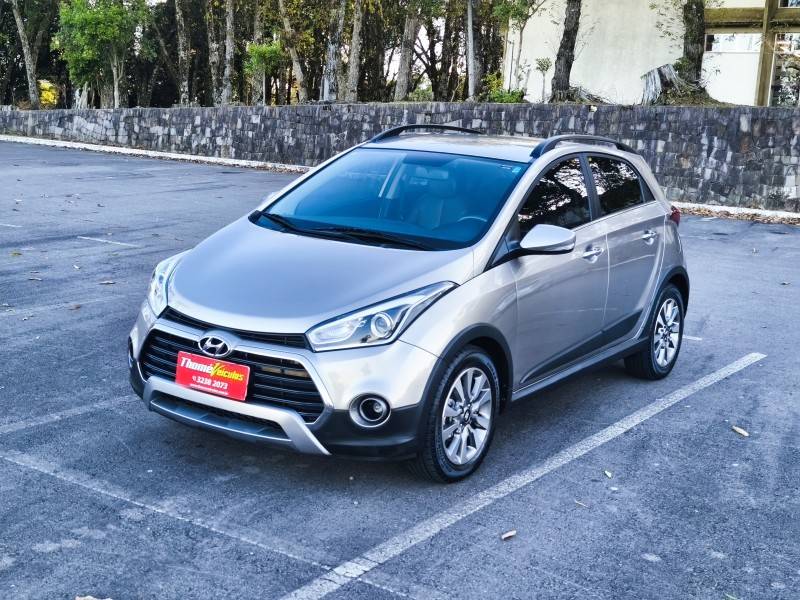 HYUNDAI - HB20X - 2017/2017 - Dourada - R$ 69.900,00