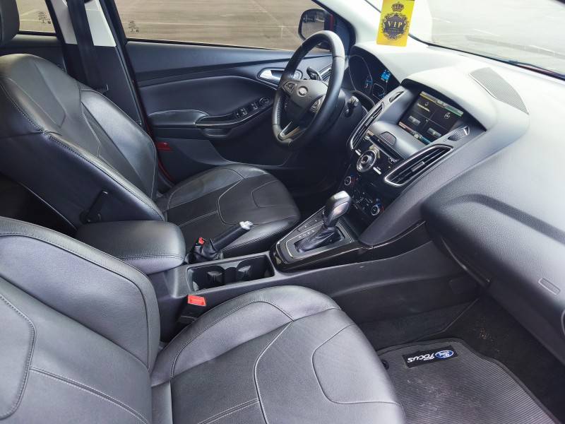FORD - FOCUS - 2016/2016 - Vermelha - R$ 72.900,00