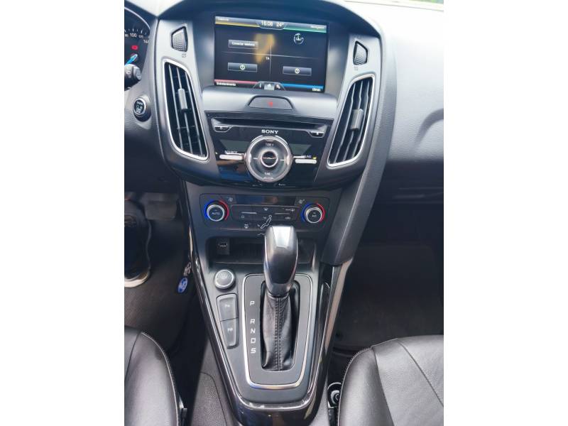 FORD - FOCUS - 2016/2016 - Vermelha - R$ 72.900,00