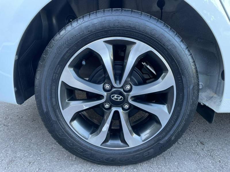 HYUNDAI - HB20S - 2019/2019 - Branca - R$ 69.900,00