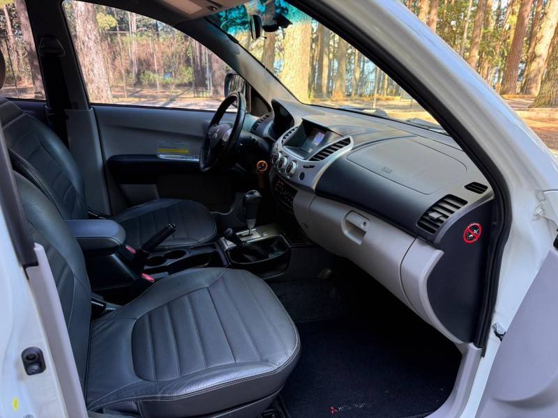 MITSUBISHI - L200 TRITON - 2015/2015 - Branca - R$ 125.900,00