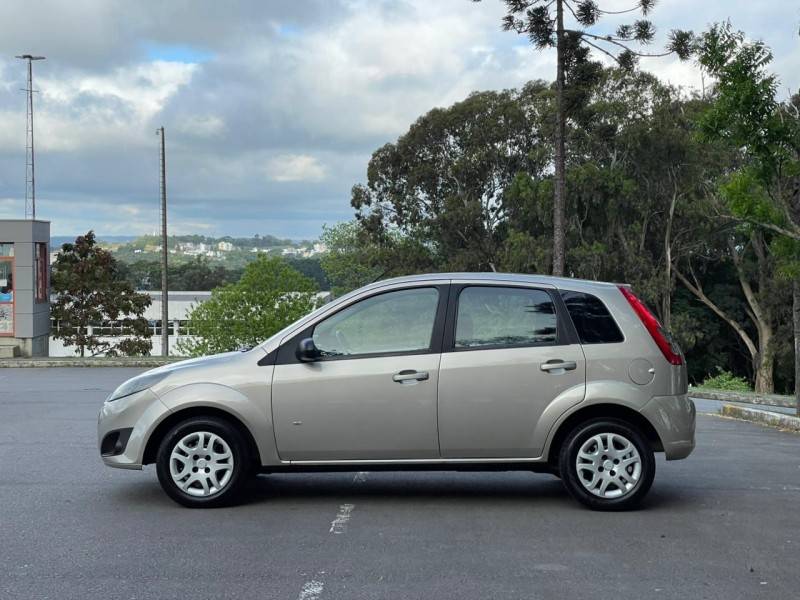 FORD - FIESTA - 2014/2014 - Dourada - R$ 31.900,00