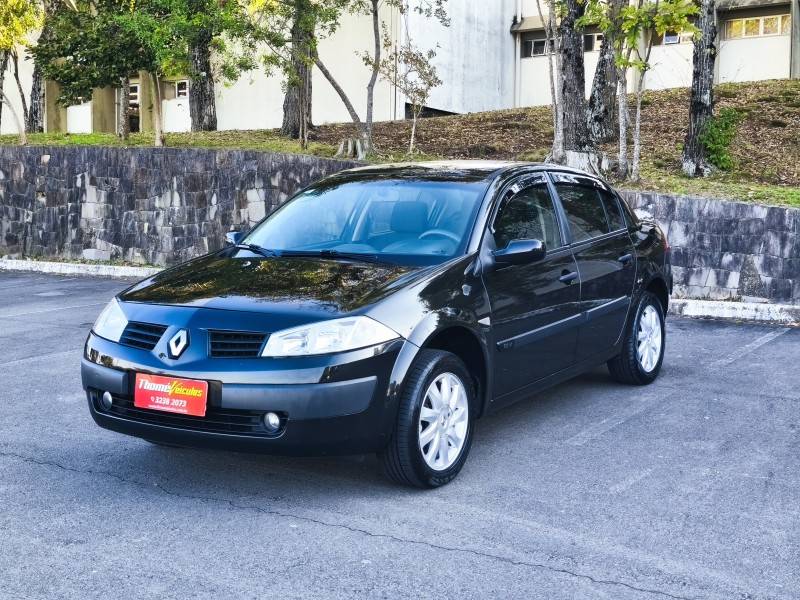 RENAULT - MÉGANE - 2010/2011 - Preta - R$ 31.900,00