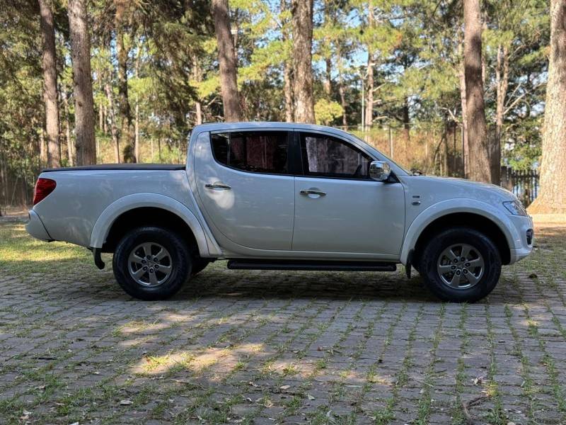 MITSUBISHI - L200 TRITON - 2015/2015 - Branca - R$ 125.900,00